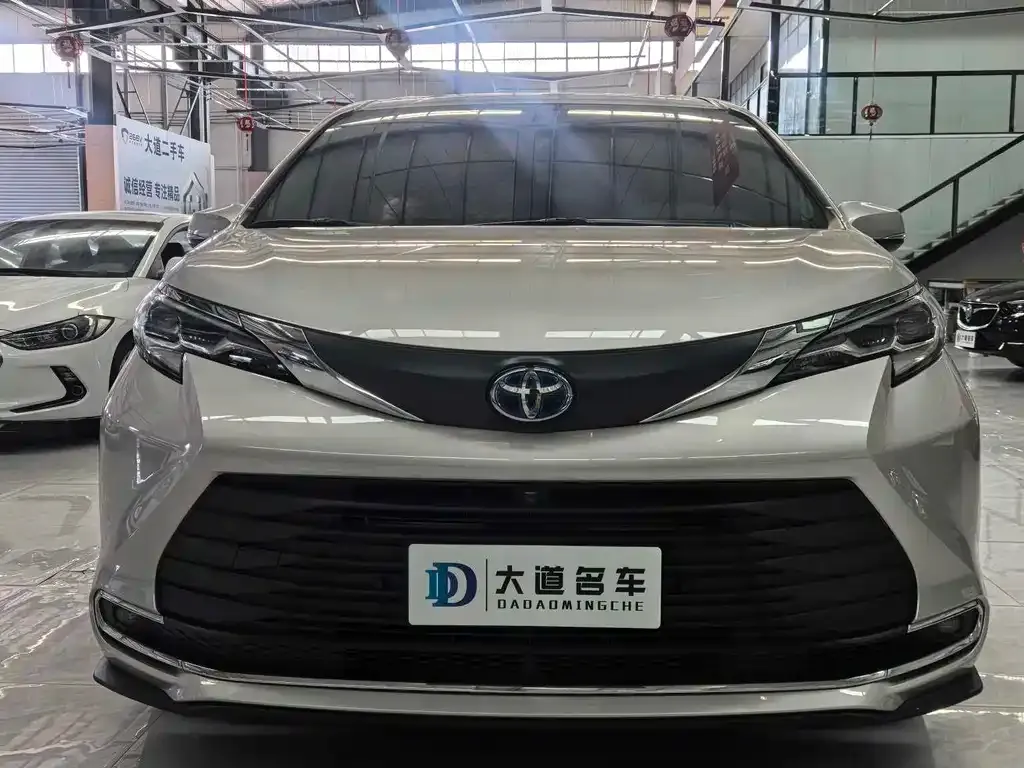 Toyota Sienna 2022 из CN, фото 2