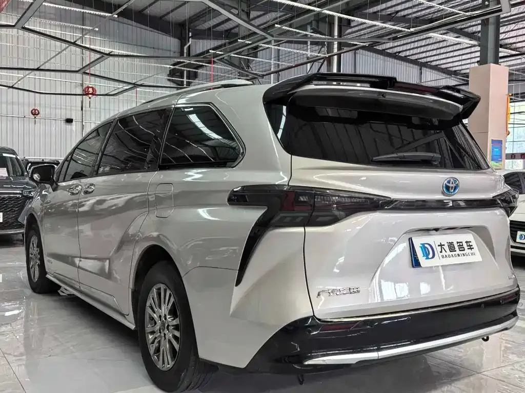 Toyota Sienna 2022 из CN, фото 3