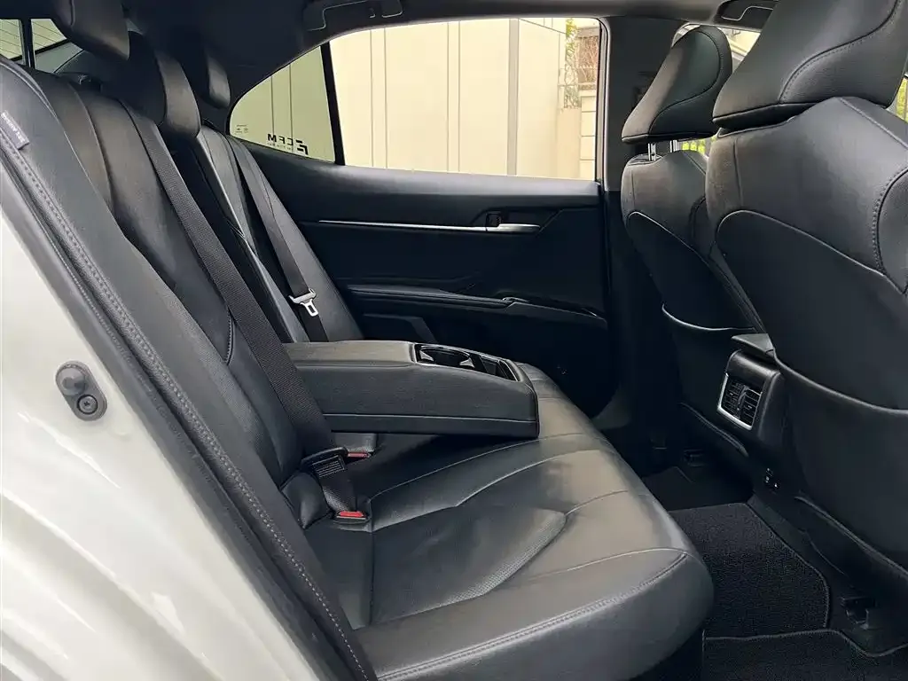 Toyota Camry 2021 из CN, фото 2