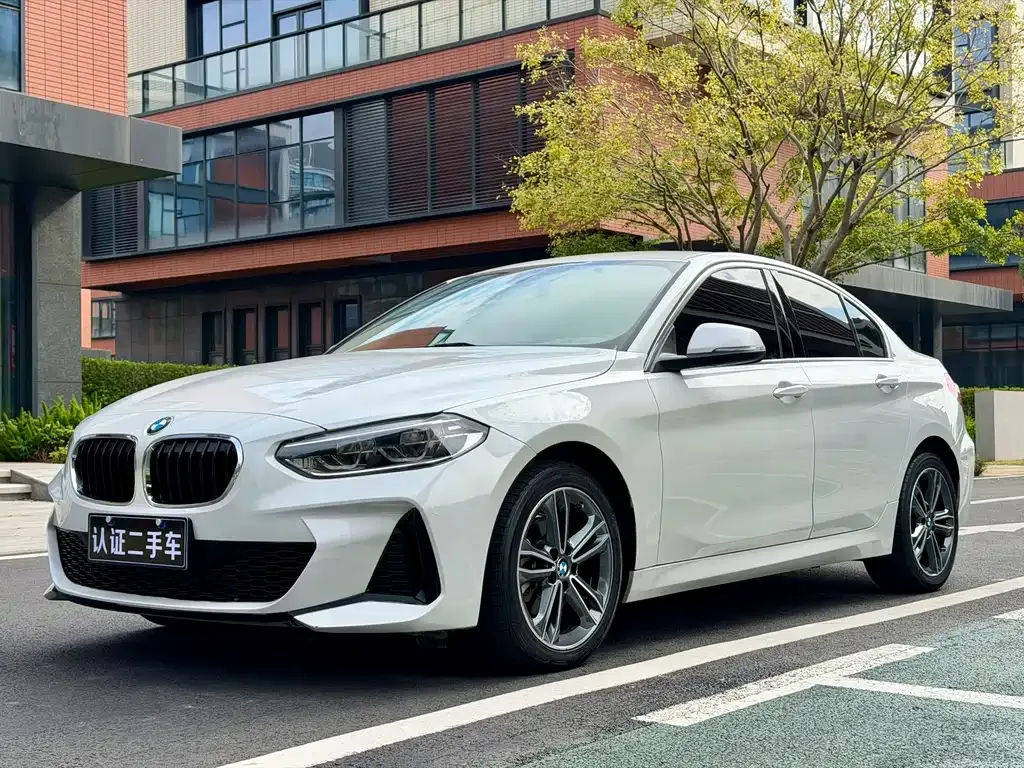BMW 1 Series 2022 из CN, фото 1