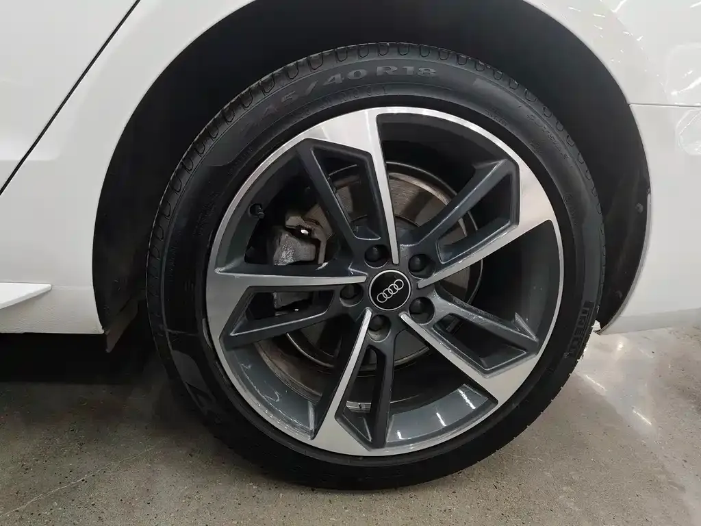 Audi A4L 2022 из CN, фото 10