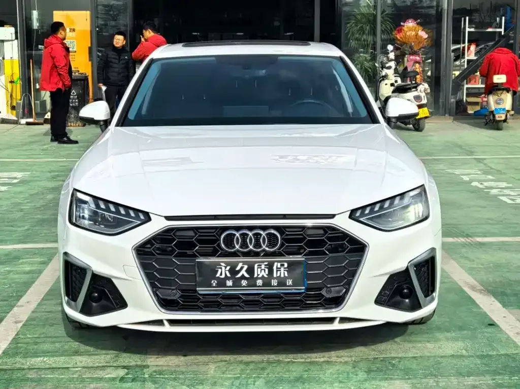 Audi A4L 2022 из CN, фото 2