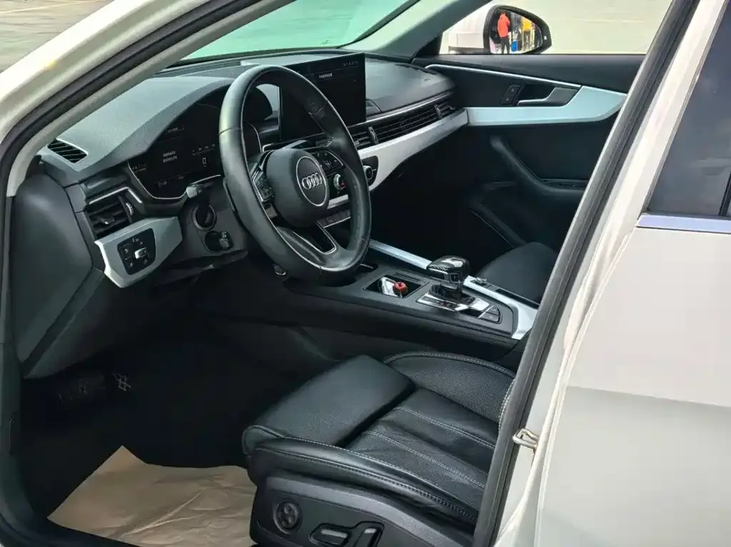 Audi A4L 2022 из CN, фото 4