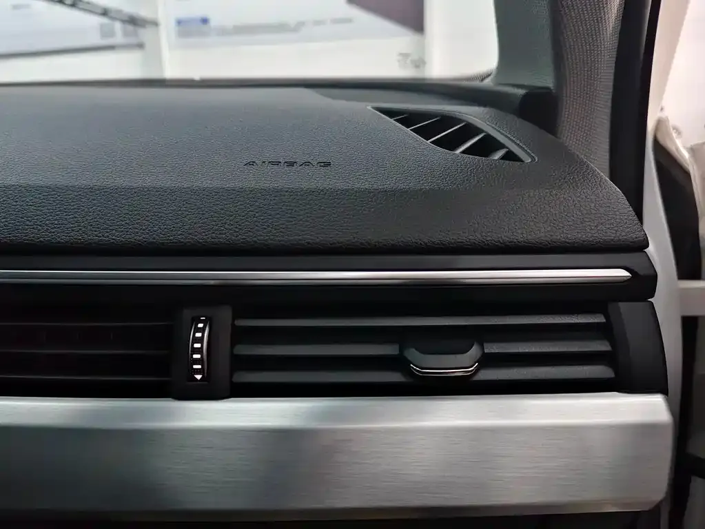 Audi A4L 2022 из CN, фото 8