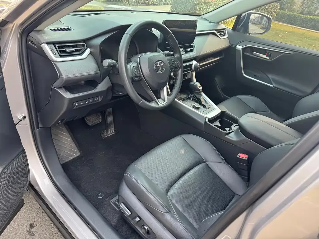Toyota Wildlander 2023 из CN, фото 4
