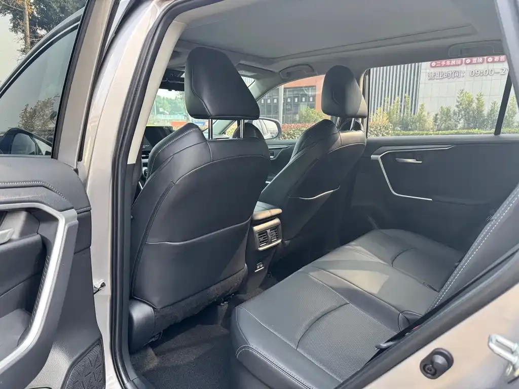 Toyota Wildlander 2023 из CN, фото 6