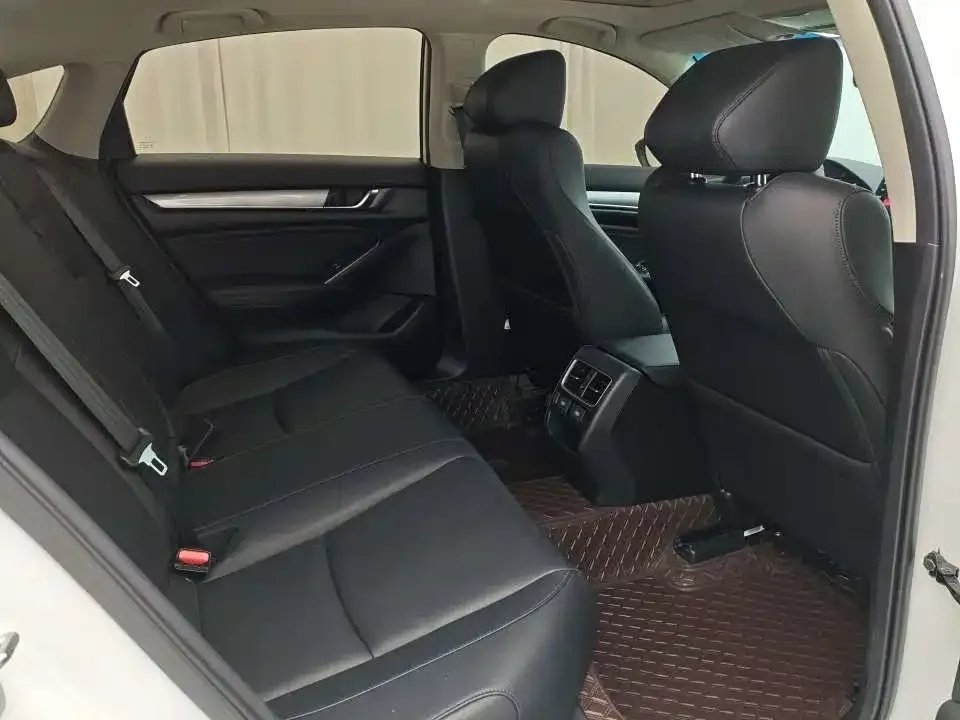 Honda Accord — фото 10