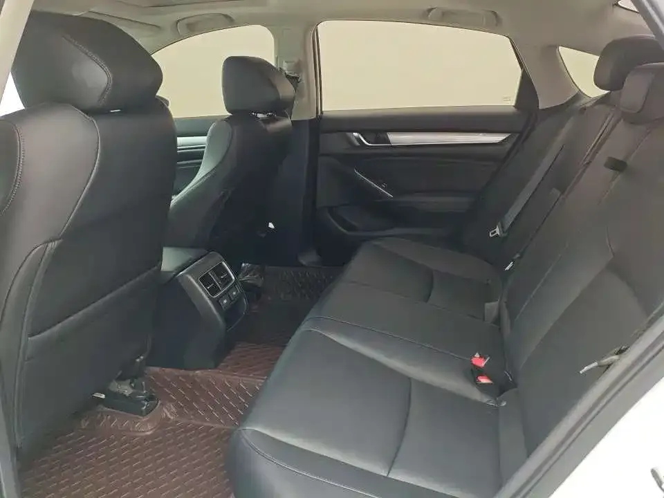 Honda Accord — фото 6