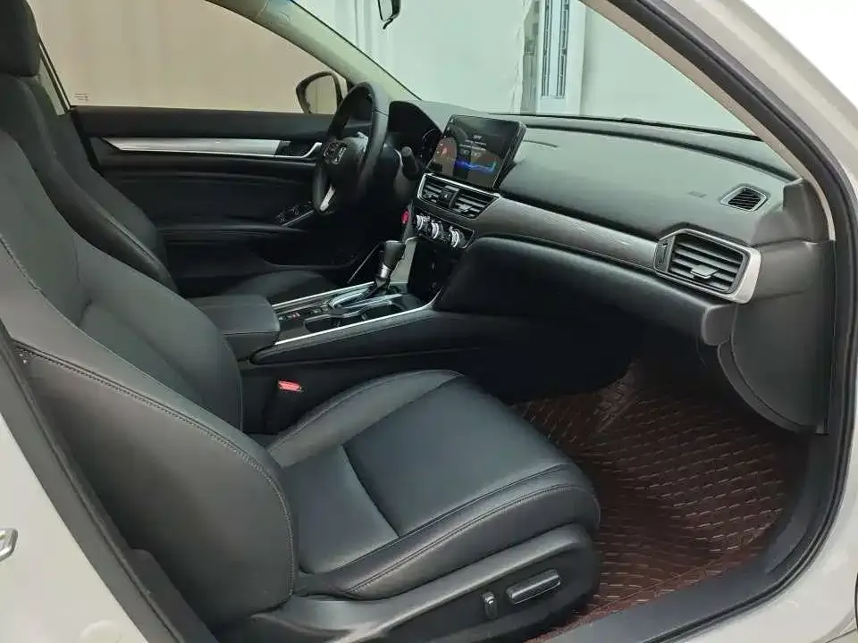 Honda Accord — фото 8