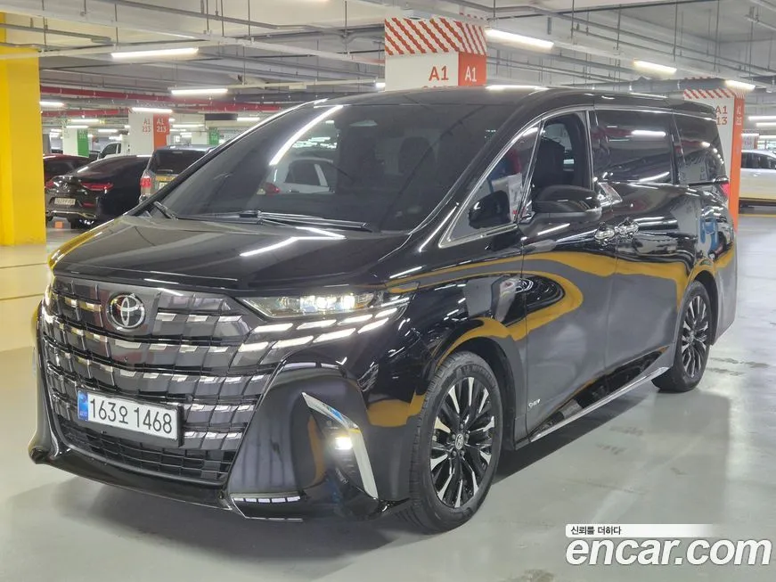 Toyota Alphard — фото 1