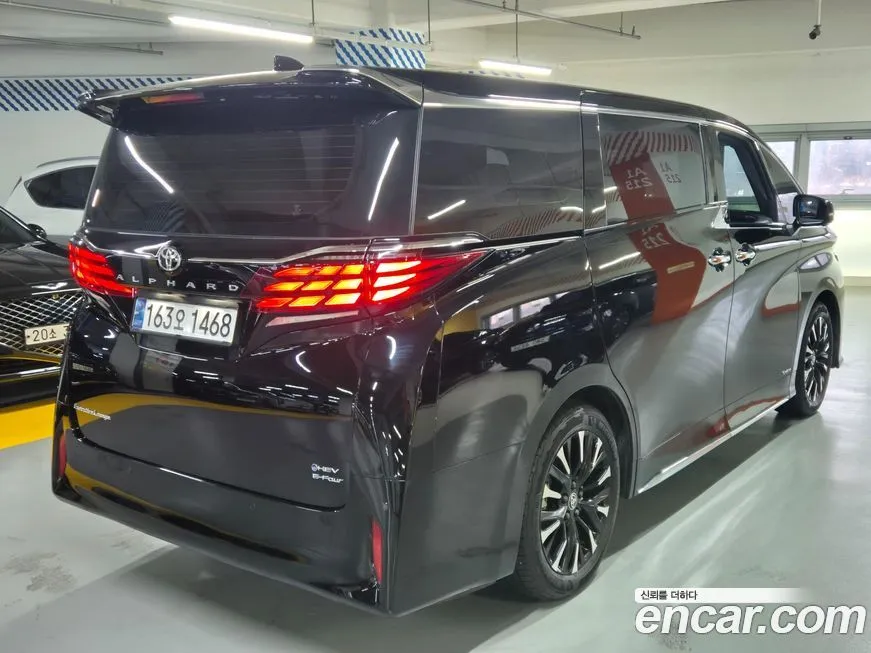 Toyota Alphard — фото 8