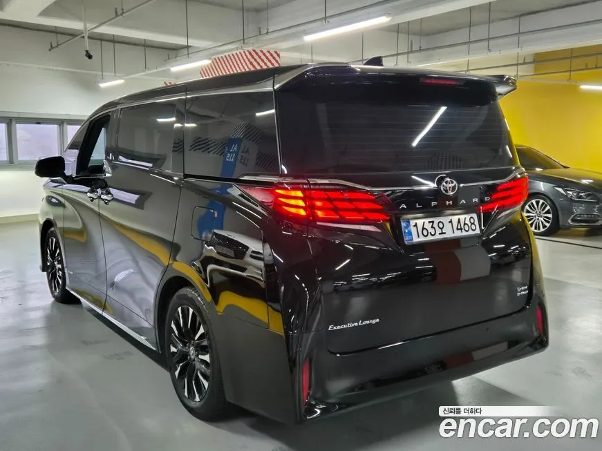 Toyota Alphard — фото 4