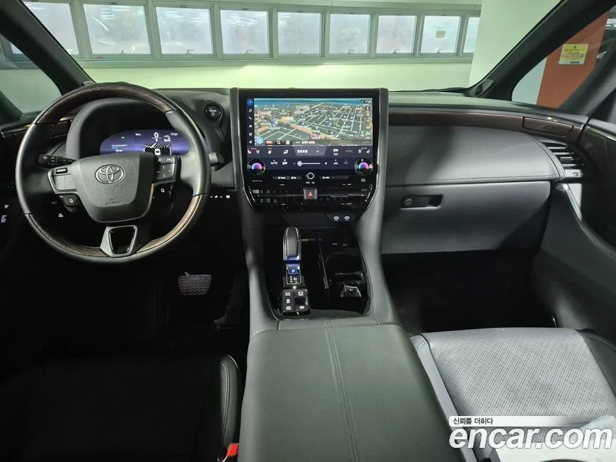 Toyota Alphard — фото 9