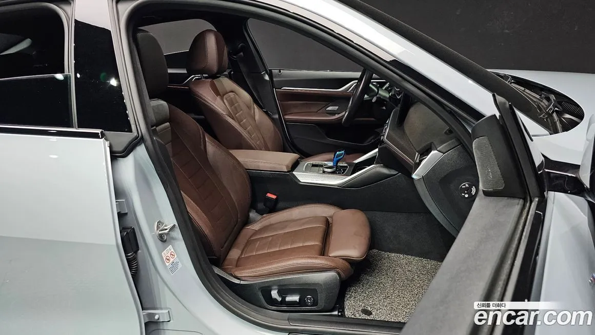BMW i4 — фото 9