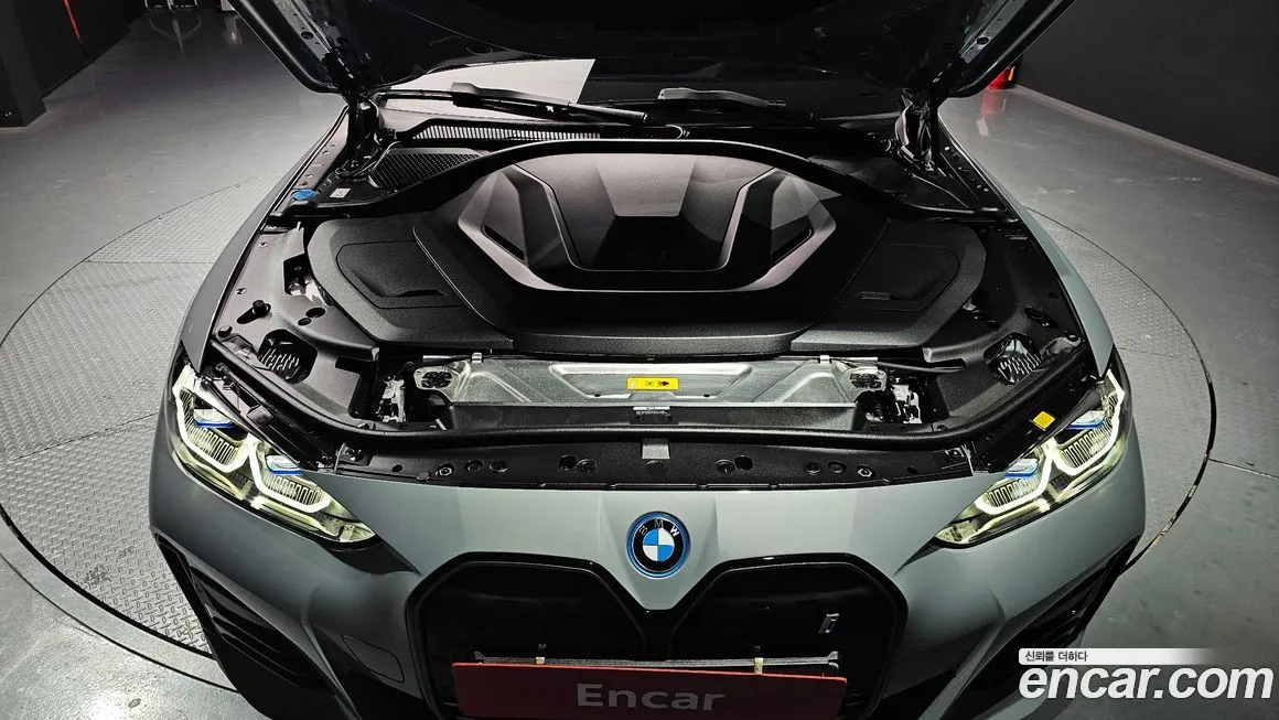 BMW i4 — фото 4