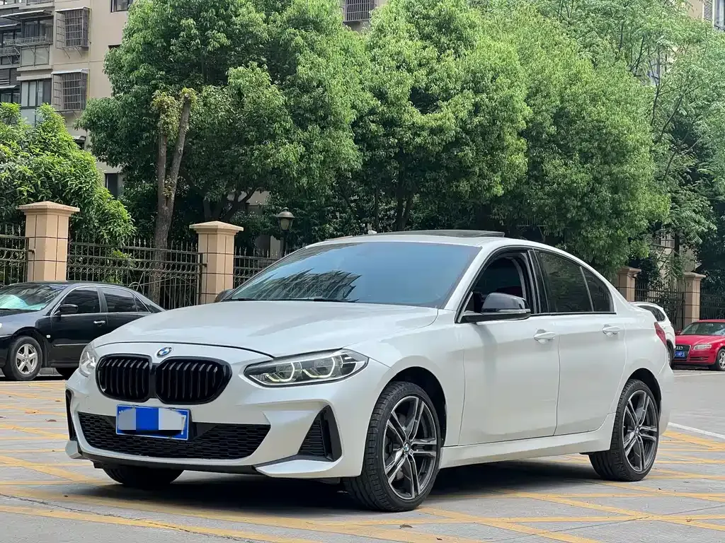 BMW 1 Series 2021 из CN, фото 1