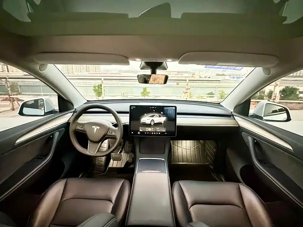 Tesla Model Y — фото 4