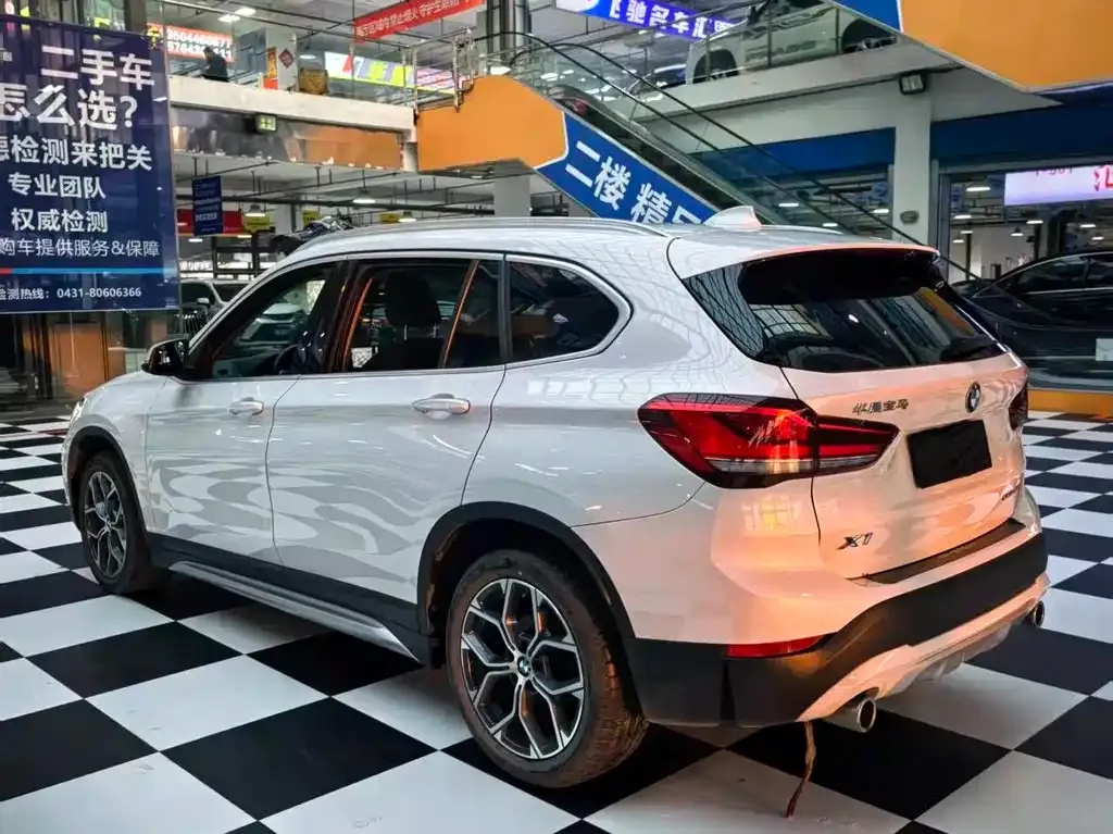 BMW X1 — фото 5