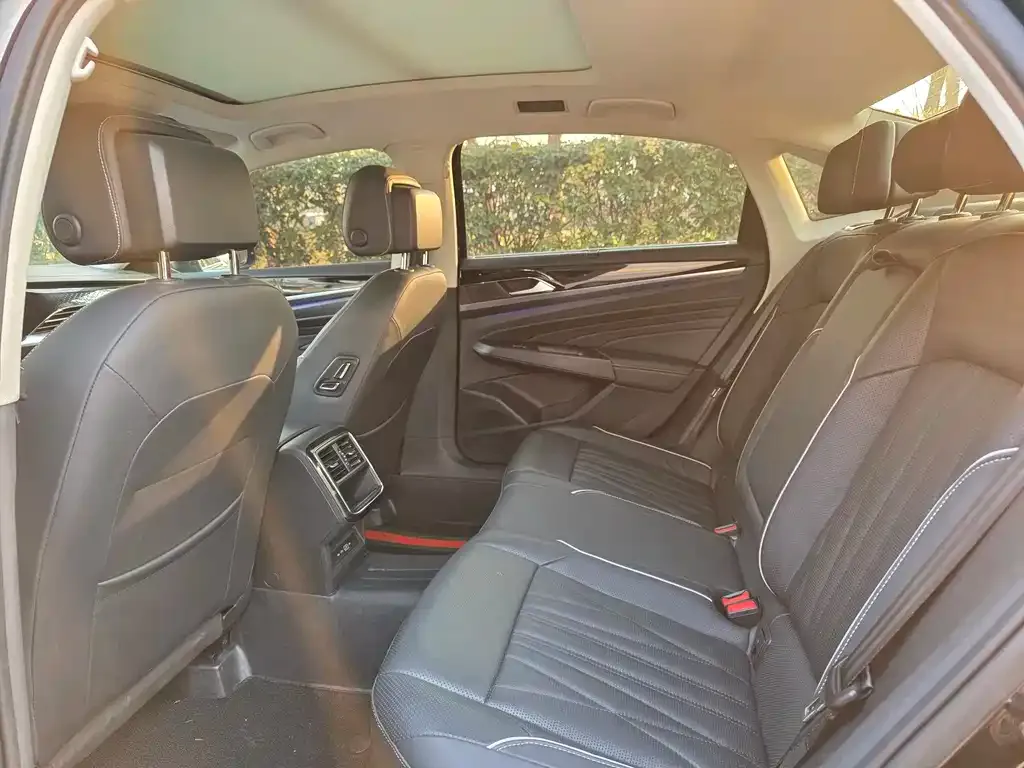 Volkswagen Passat 2022 из CN, фото 2