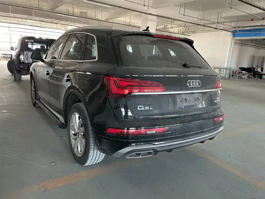 Audi Q5L — фото 10