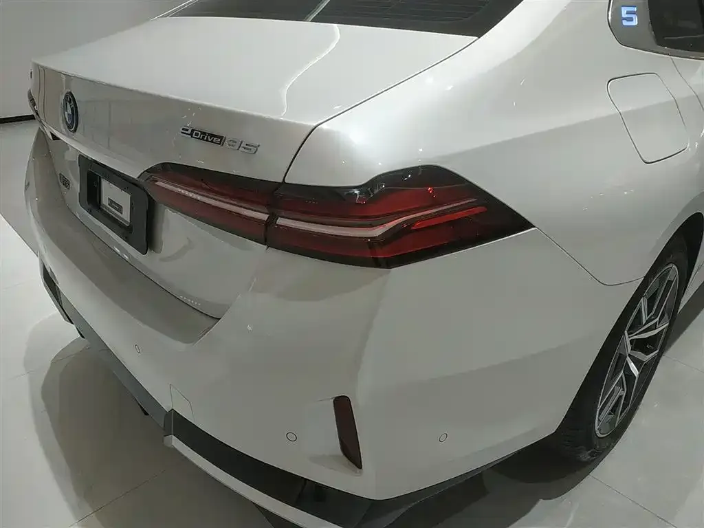 BMW i5 2024 из CN, фото 3