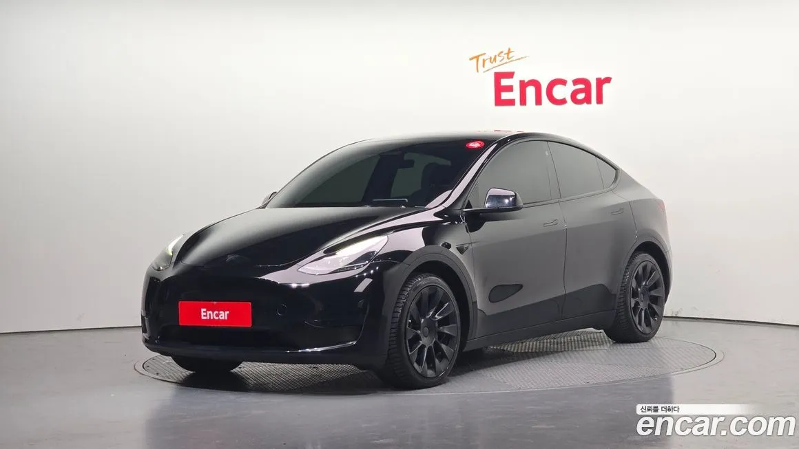 Tesla Model Y — фото 1