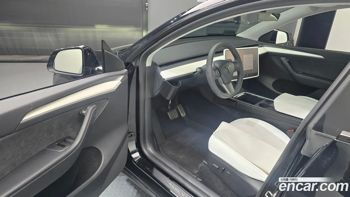 Tesla Model Y — фото 10
