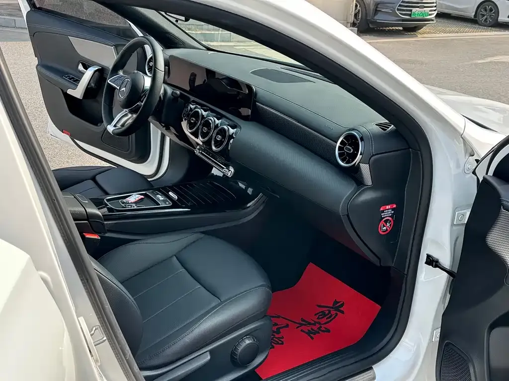 Mercedes-Benz A-Class 2024 из CN, фото 4