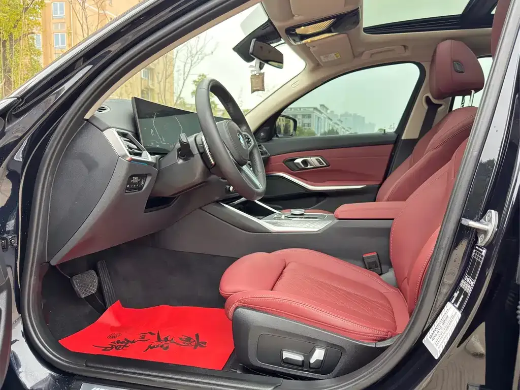 BMW 3 Series 2023 из CN, фото 2