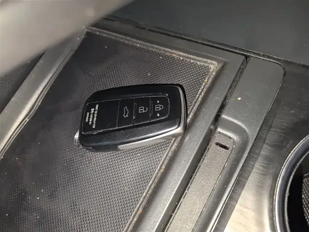 Toyota Camry 2021 из CN, фото 9