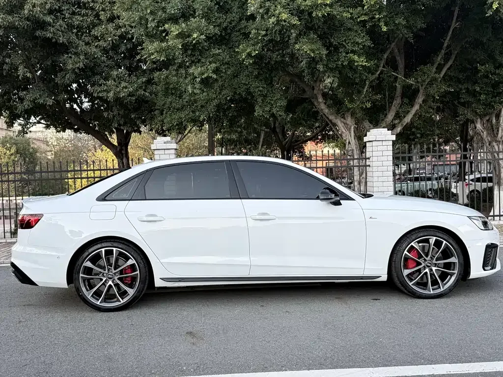 Audi A4L — фото 9
