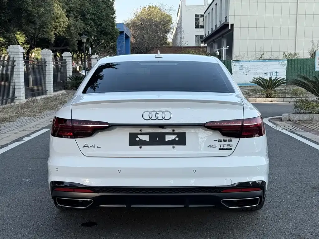 Audi A4L — фото 5