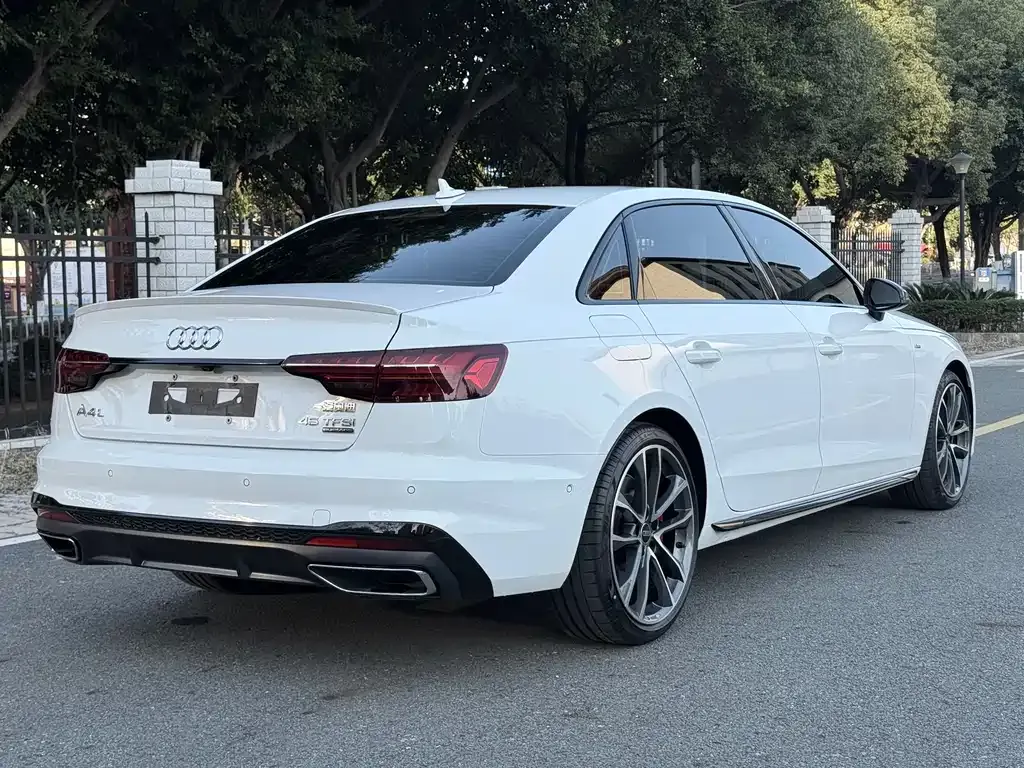 Audi A4L — фото 10