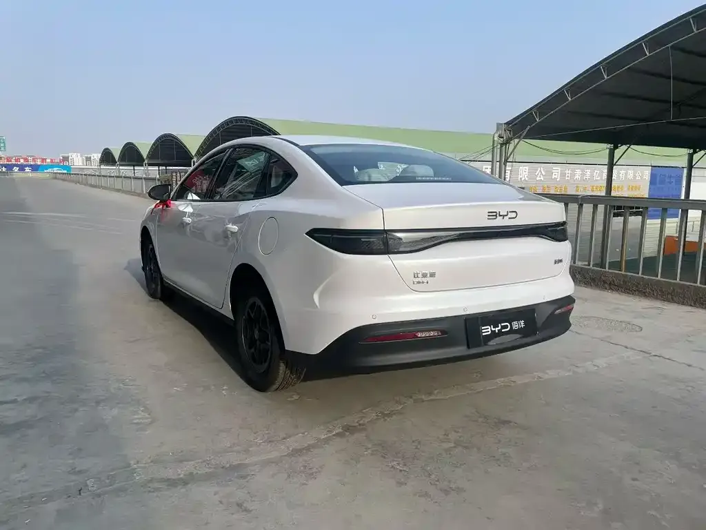 BYD Seal 05 DM-i 2026 из CN, фото 2