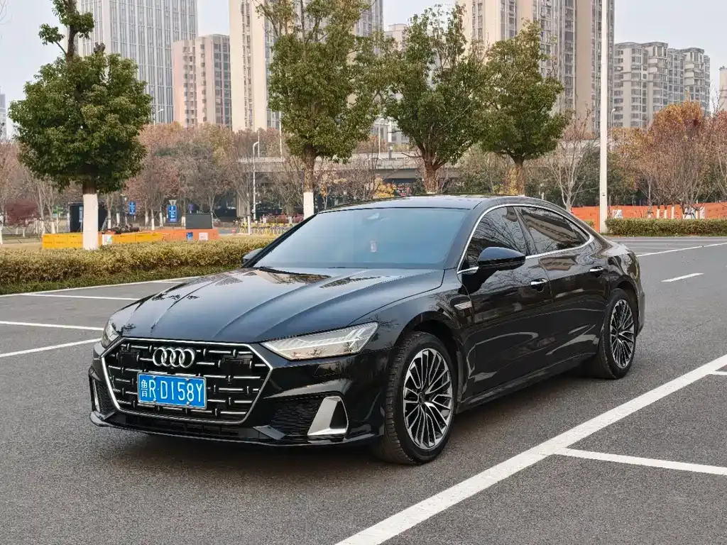 Audi A7L — фото 1
