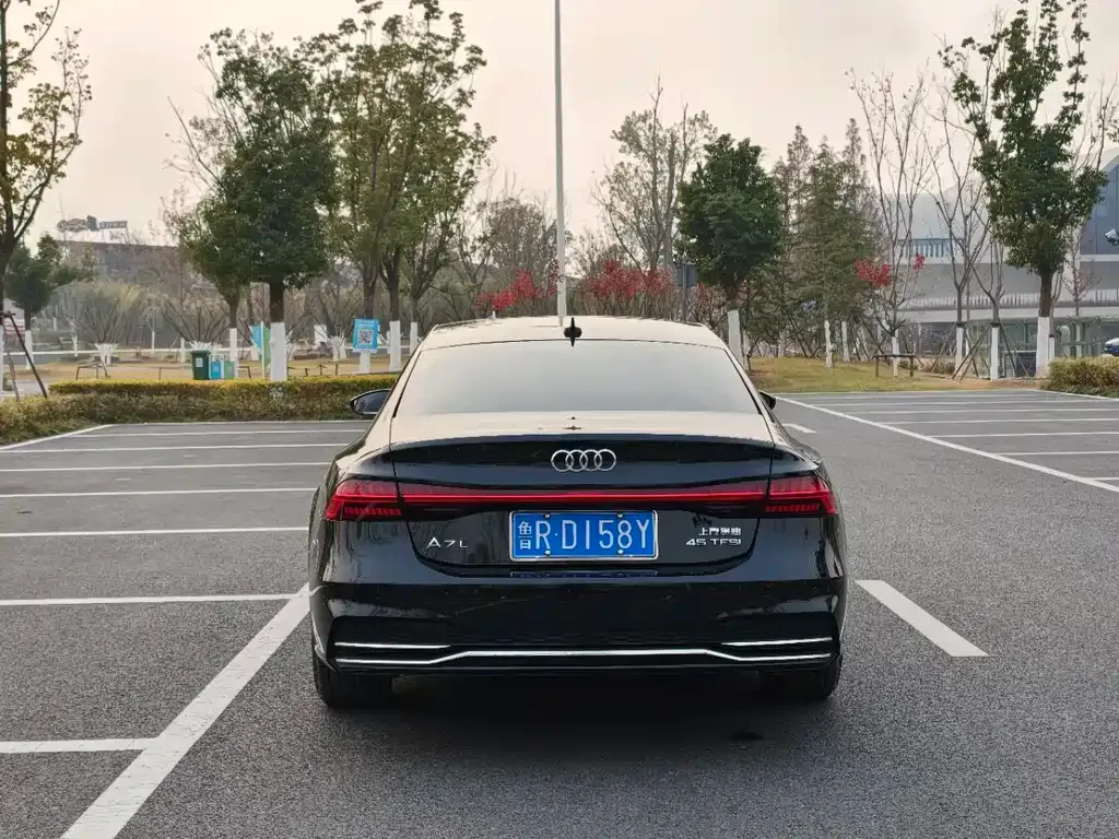 Audi A7L — фото 9