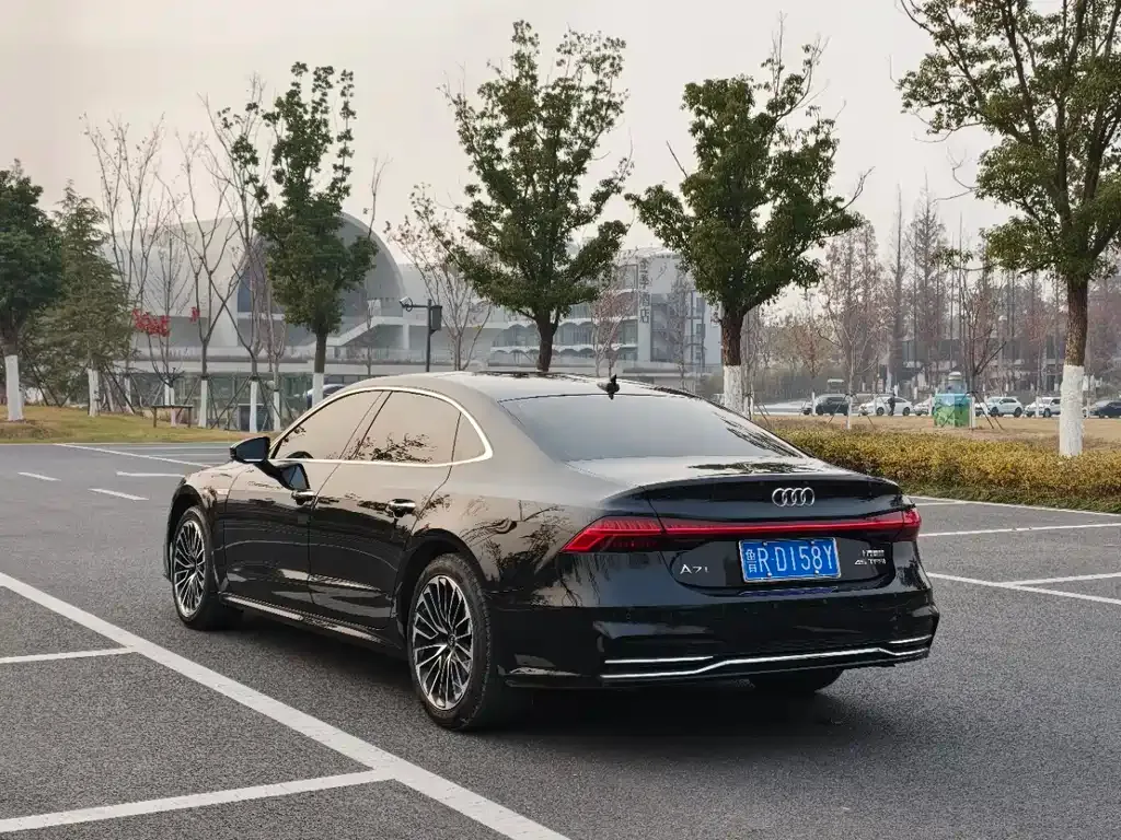 Audi A7L — фото 8