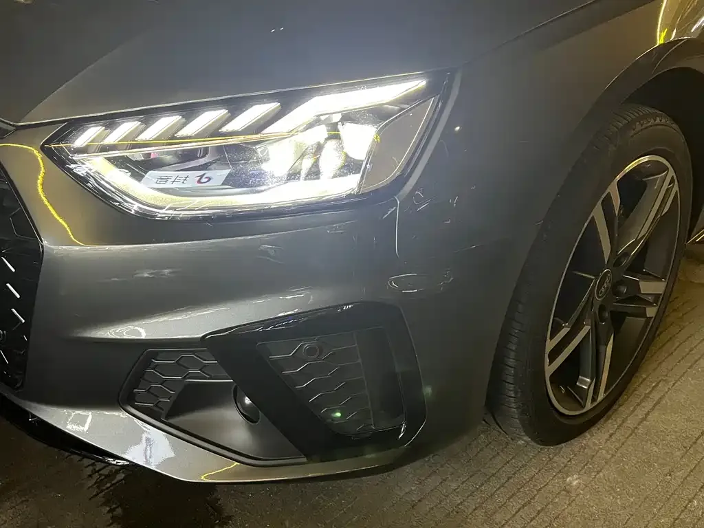 Audi A4L 2022 из CN, фото 10
