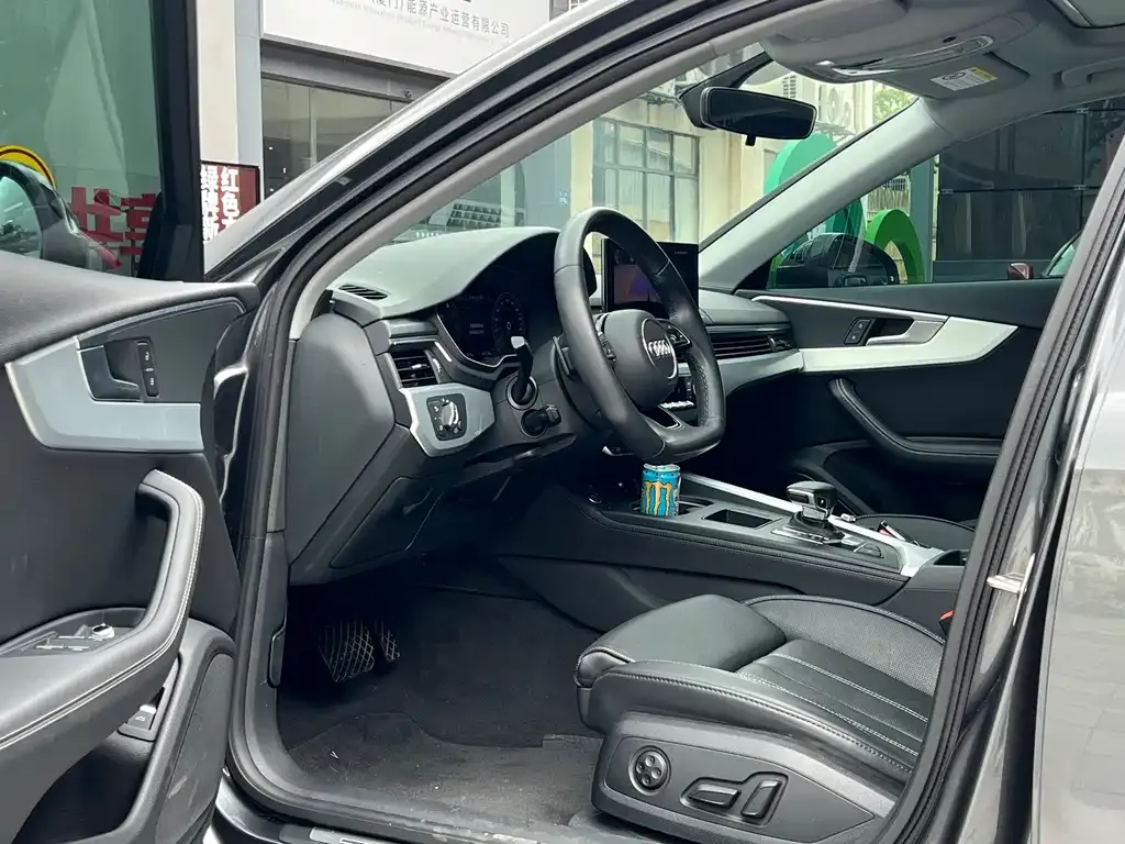 Audi A4L 2022 из CN, фото 4