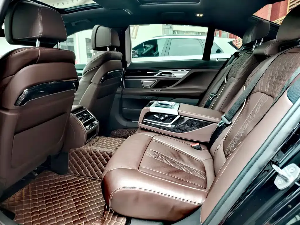 BMW 7 Series 2021 из CN, фото 7