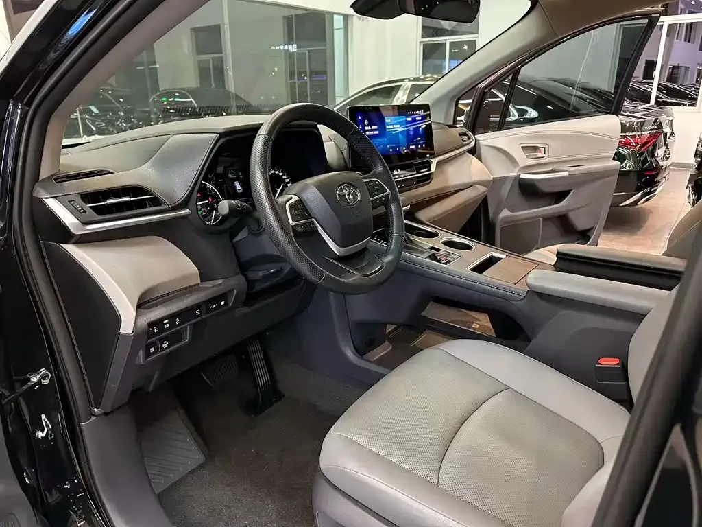 Toyota Granvia 2023 из CN, фото 6