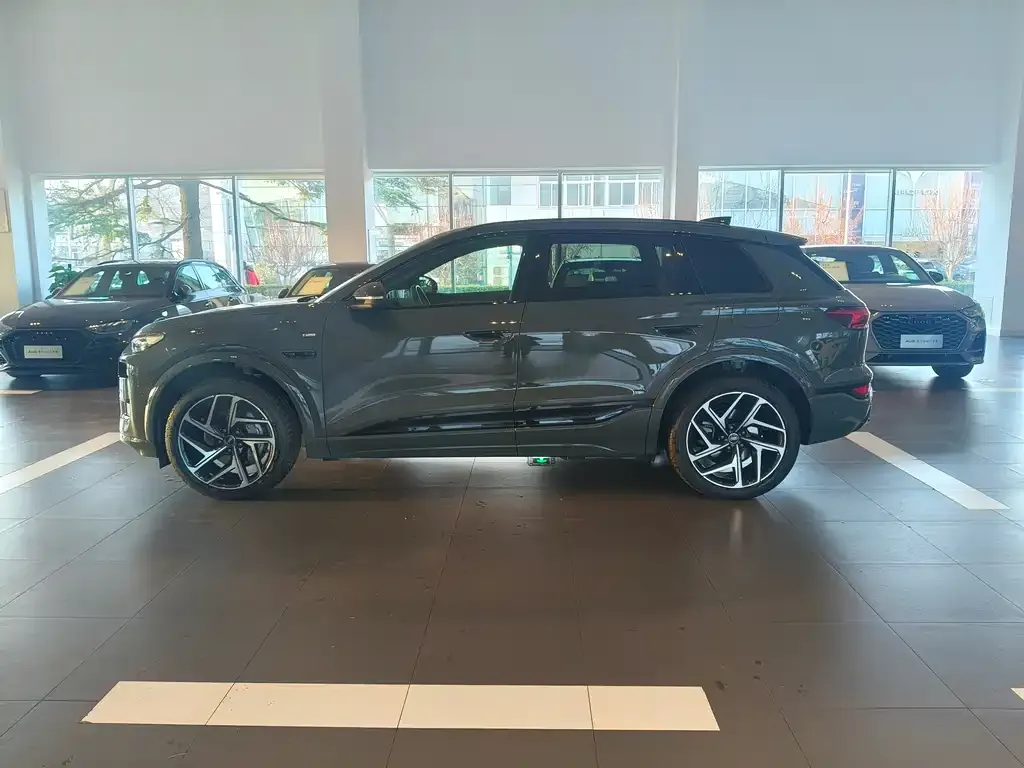 Audi Q6L e-tron — фото 8