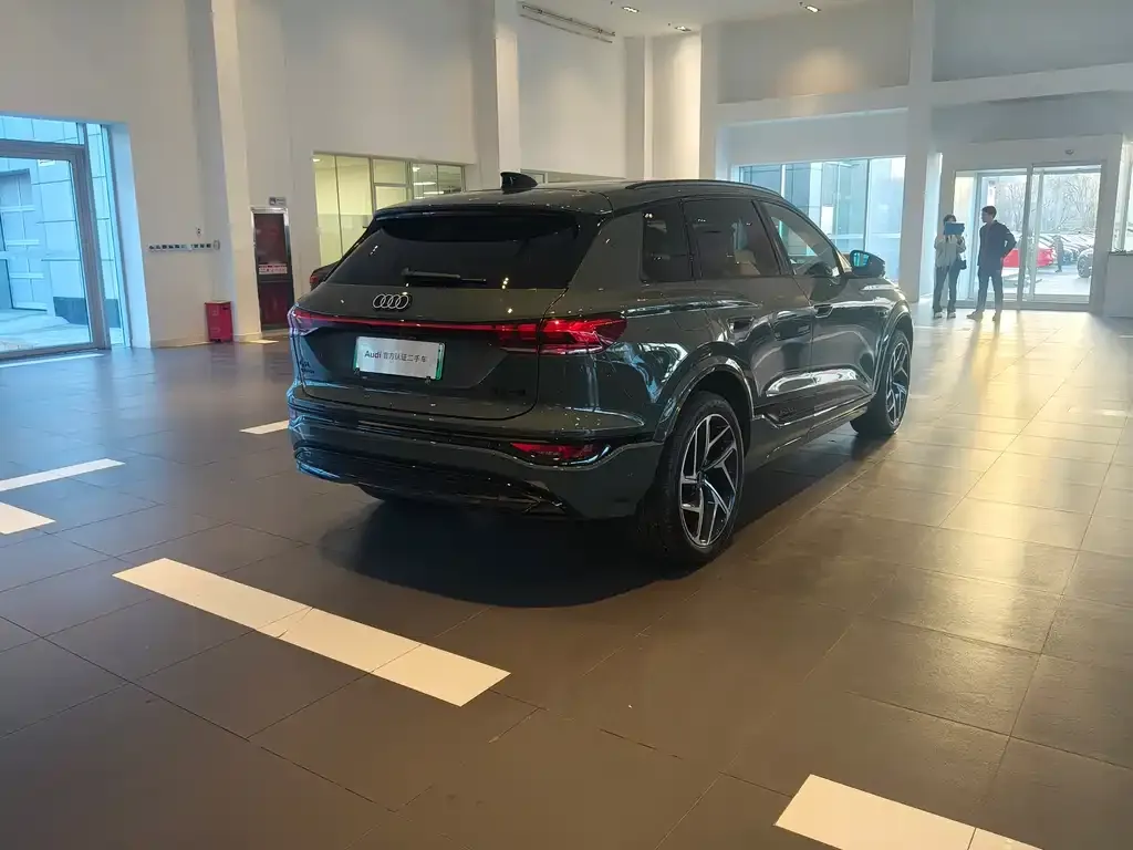 Audi Q6L e-tron — фото 9