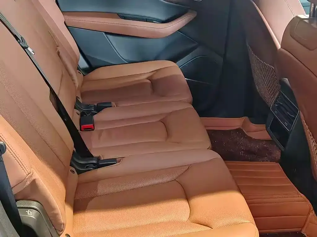 Audi Q7 2024 из CN, фото 4