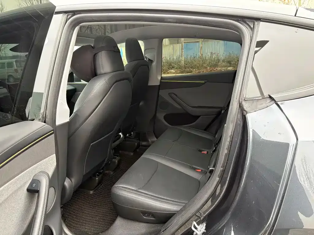 Tesla Model Y — фото 2