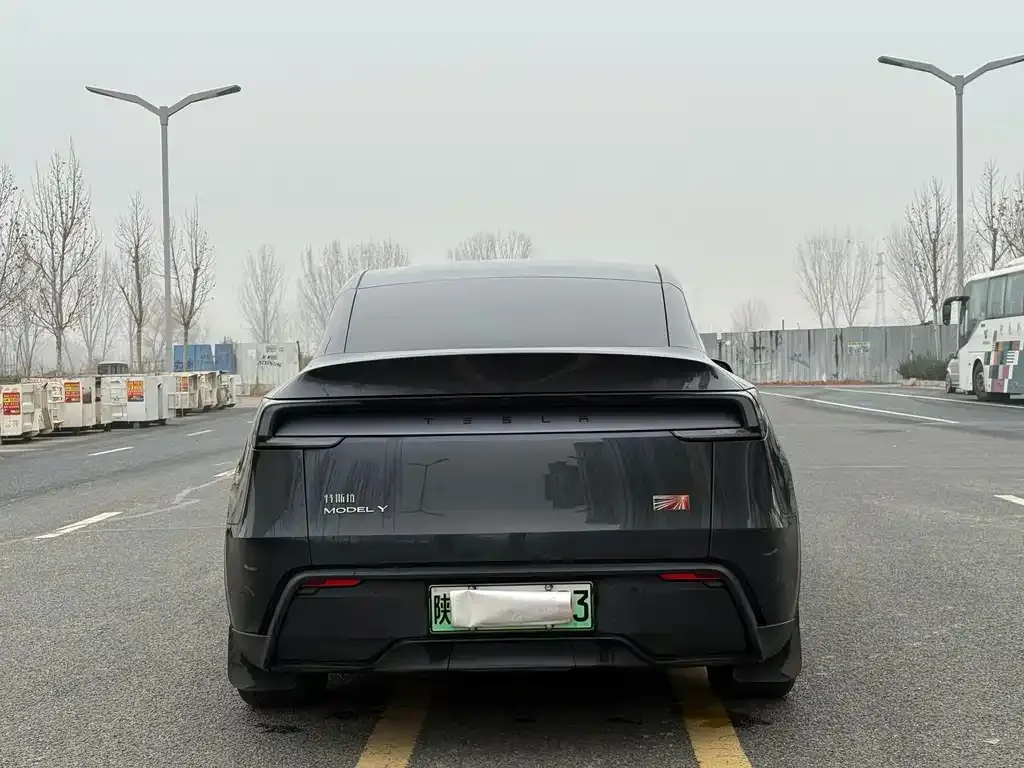 Tesla Model Y — фото 9