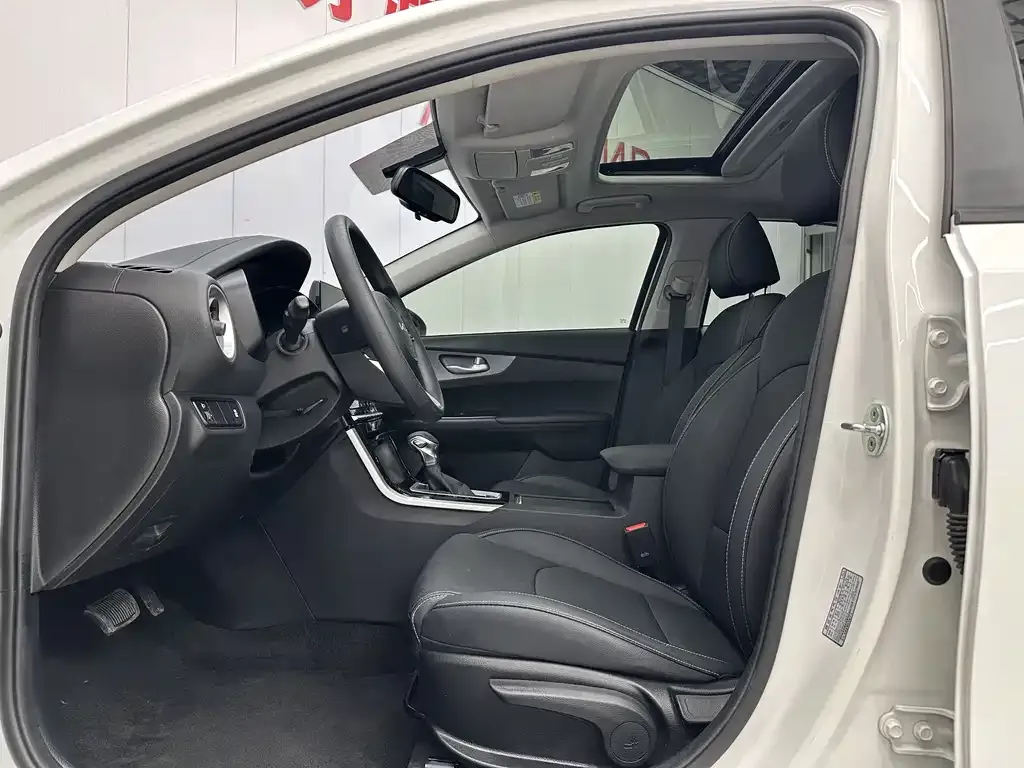 Kia K3 2023 из CN, фото 4