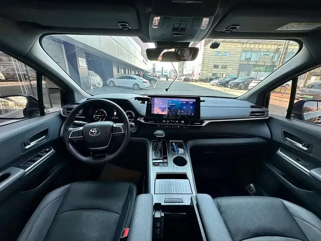 Toyota Sienna 2024 из CN, фото 7