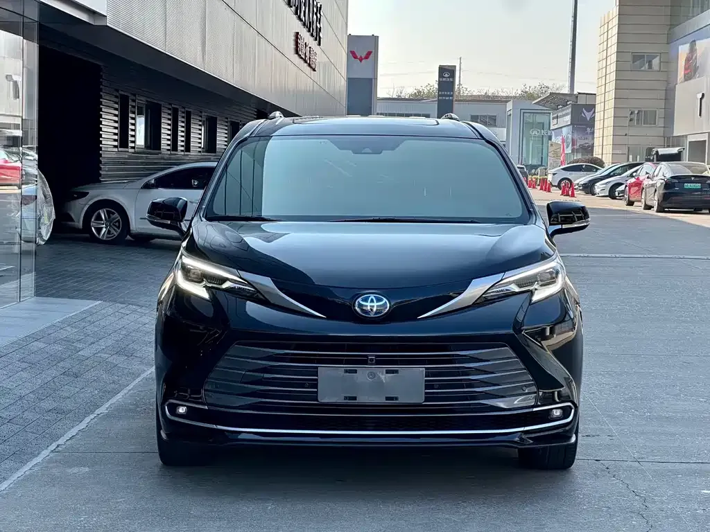 Toyota Sienna 2024 из CN, фото 3