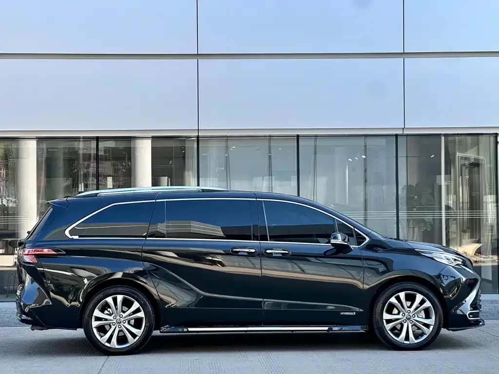 Toyota Sienna 2024 из CN, фото 2